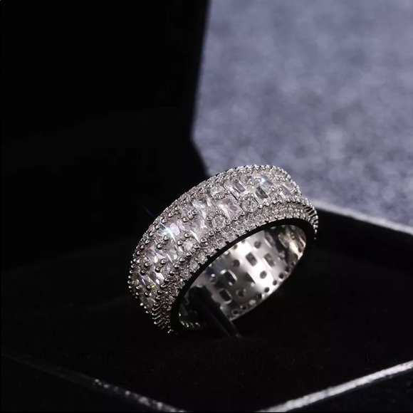 New Luxury 925 Silver Diamond Ring - Picture 5 of 7